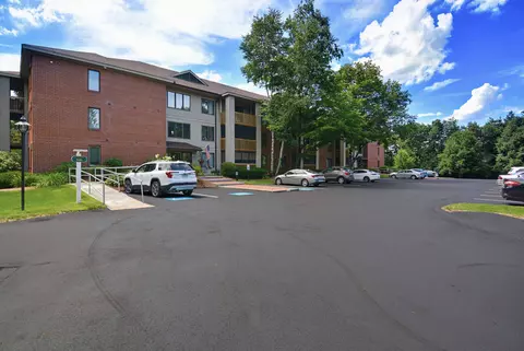500 Candlewood Park Dr #35, Nashua, NH 03062