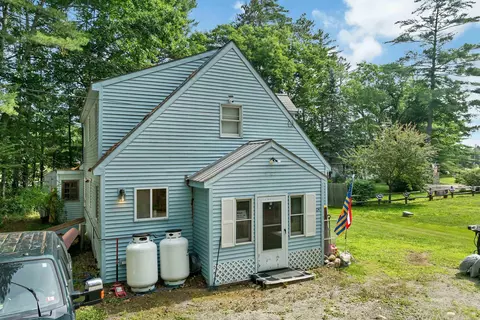 Exterior - 104 Tabernacle St, Rumney, NH 03266 photo 4 of 9