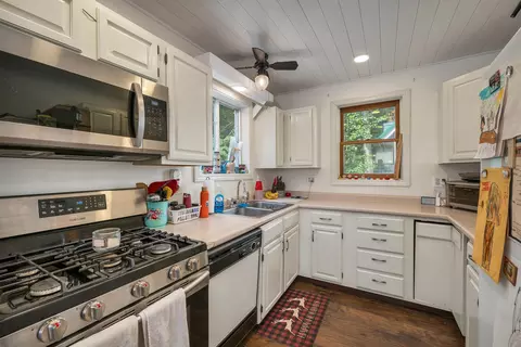 Kitchen - 104 Tabernacle St, Rumney, NH 03266 photo 1 of 2