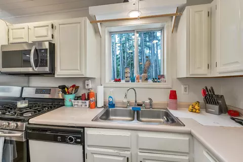 Kitchen - 104 Tabernacle St, Rumney, NH 03266 photo 2 of 2