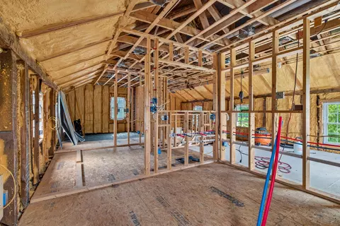 Entry Way - 2 Willow St, Proctor, VT 05765 photo 8 of 10