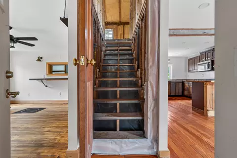 Entry Way - 2 Willow St, Proctor, VT 05765 photo 5 of 10