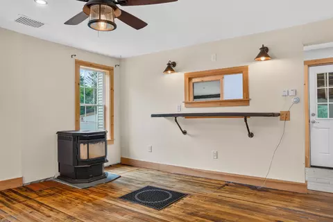Living - 2 Willow St, Proctor, VT 05765 photo 2 of 5