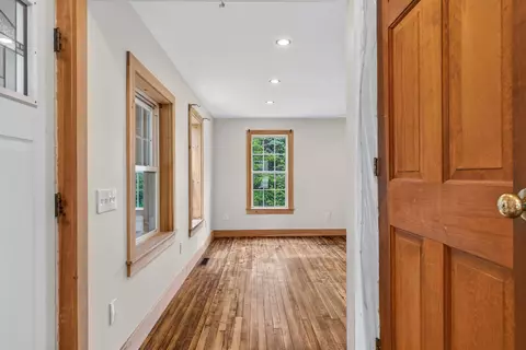 Entry Way - 2 Willow St, Proctor, VT 05765 photo 3 of 10