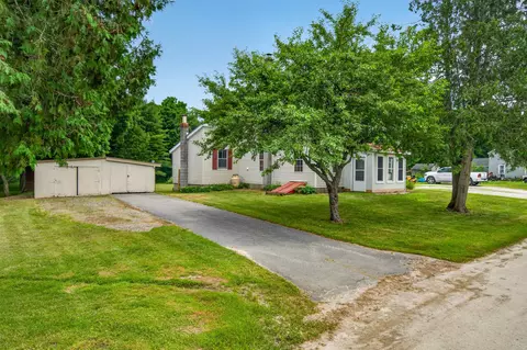Exterior - 2 Willow St, Proctor, VT 05765 photo 2 of 15