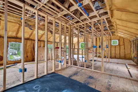 Entry Way - 2 Willow St, Proctor, VT 05765 photo 6 of 10