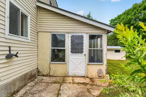 Exterior - 2 Willow St, Proctor, VT 05765 photo 3 of 15