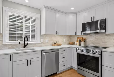 Kitchen - 99 Stage Rd, Hampstead, NH 03841 photo 3 of 5