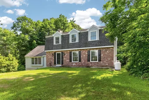99 Stage Rd, Hampstead, NH 03841