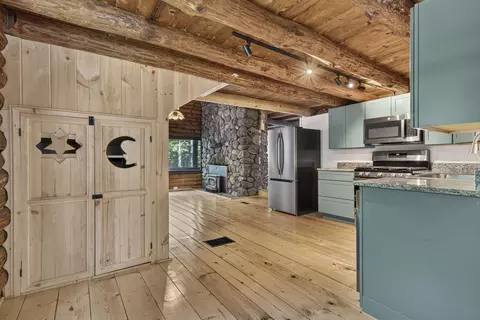 Entry Way - 482 Bailey Rd, Washington, NH 03280 photo 6 of 9