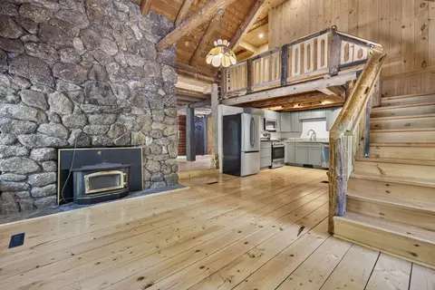 Entry Way - 482 Bailey Rd, Washington, NH 03280 photo 4 of 9