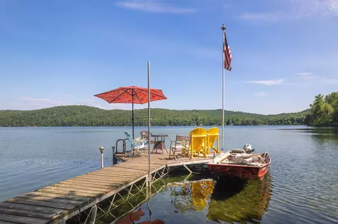220 Hyatt Camp Rd, Benson, VT 05743