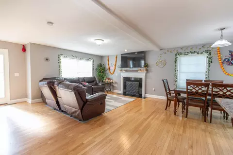 Living - 101 Washington St, Concord, NH 03303 photo 1 of 1