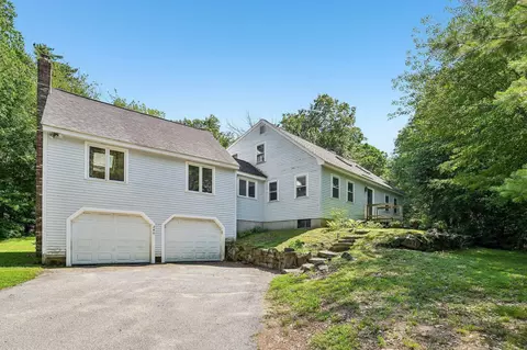 240 Wash Pond Rd, Hampstead, NH 03841