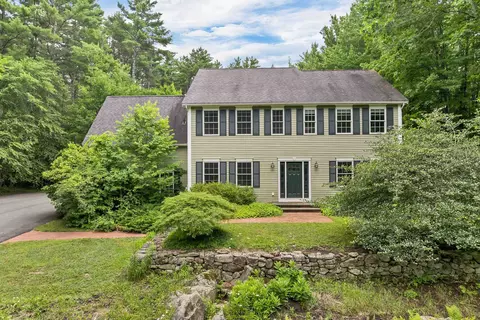 17 Federal Corner Rd, Tuftonboro, NH 03816