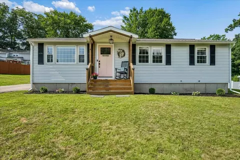 4 Sprucewood Ave, Nashua, NH 03062