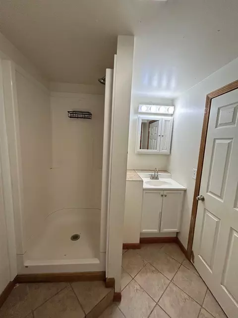 Bath - 31 Hillside Dr, Williston, VT 05495 photo 4 of 5