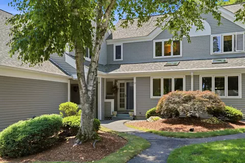33 Larkspur Ct #123, Nashua, NH 03062