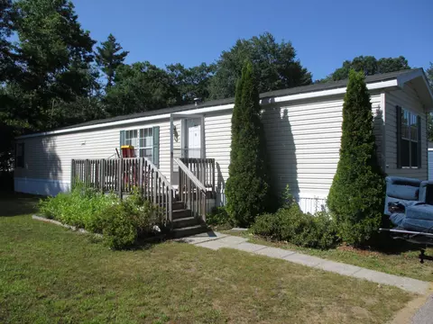 109 Colonial Ave, Somersworth, NH 03878