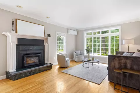 Living - 5 Sherwood Rd, Windham, NH 03087 photo 1 of 2