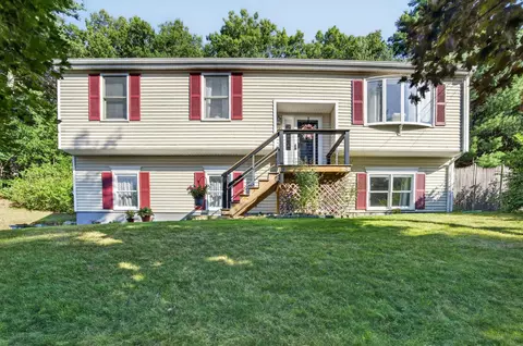 18 Cobble Hill Rd, Nashua, NH 03062