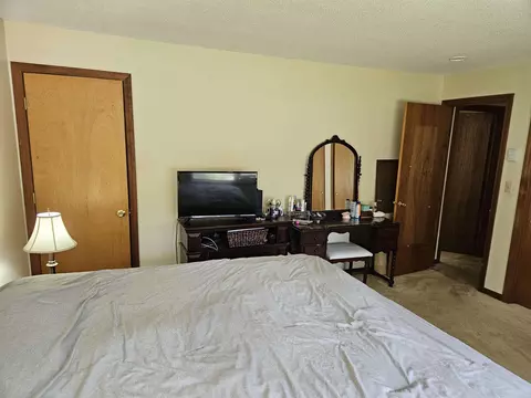 Bedroom - 90 Reardon Rd, Bethlehem, NH 03574 photo 3 of 9