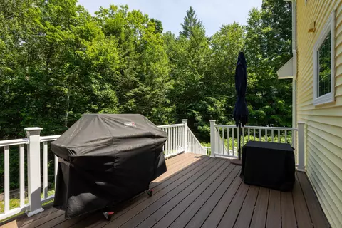 Exterior - 33 Cider St, Epping, NH 03042 photo 8 of 17