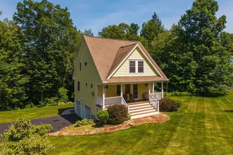33 Cider St, Epping, NH 03042