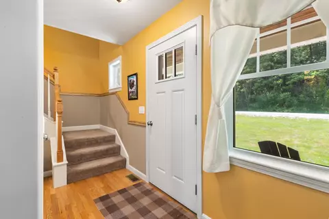 Entry Way - 33 Cider St, Epping, NH 03042 photo 5 of 5