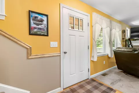 Entry Way - 33 Cider St, Epping, NH 03042 photo 1 of 5