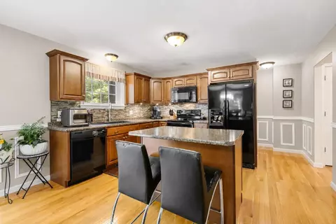 Kitchen - 33 Cider St, Epping, NH 03042 photo 3 of 3