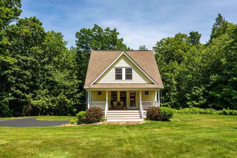 Exterior - 33 Cider St, Epping, NH 03042 photo 13 of 17