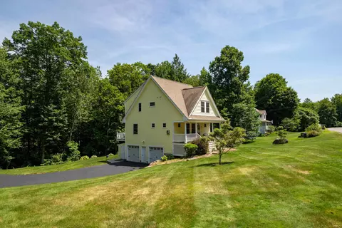 Exterior - 33 Cider St, Epping, NH 03042 photo 14 of 17