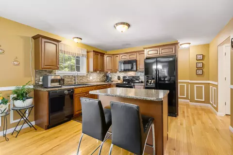 Kitchen - 33 Cider St, Epping, NH 03042 photo 2 of 3