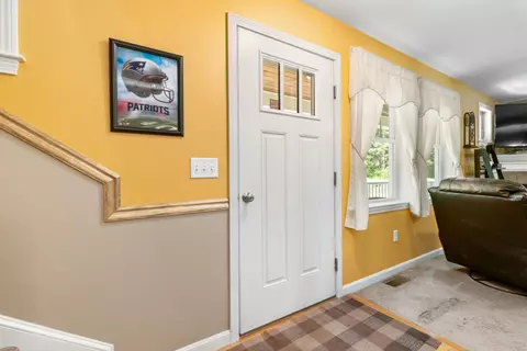 Entry Way - 33 Cider St, Epping, NH 03042 photo 1 of 5