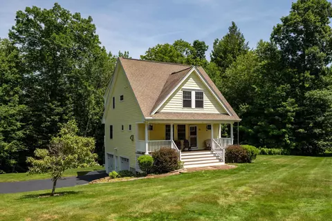Exterior - 33 Cider St, Epping, NH 03042 photo 16 of 17