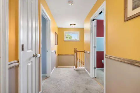 Entry Way - 33 Cider St, Epping, NH 03042 photo 4 of 5