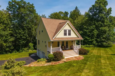 Exterior - 33 Cider St, Epping, NH 03042 photo 4 of 17