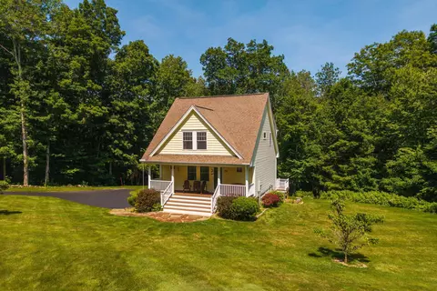 Exterior - 33 Cider St, Epping, NH 03042 photo 10 of 17