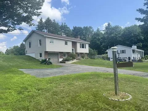 Exterior - 16 Pinehurst Dr, Jericho, VT 05465 photo 4 of 10