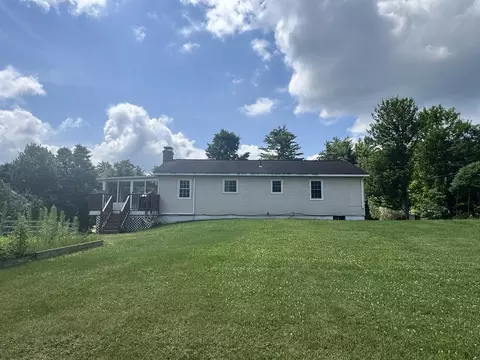 Exterior - 16 Pinehurst Dr, Jericho, VT 05465 photo 7 of 10