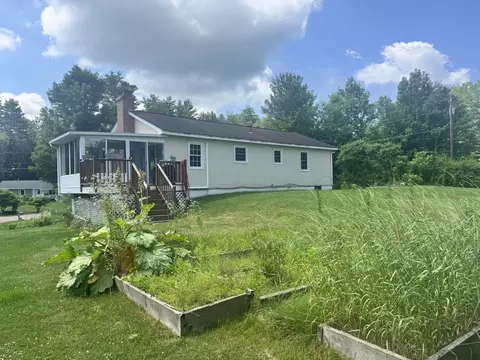 Exterior - 16 Pinehurst Dr, Jericho, VT 05465 photo 8 of 10