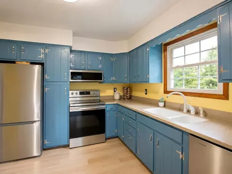 Kitchen - 16 Pinehurst Dr, Jericho, VT 05465 photo 1 of 2