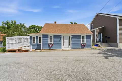 3 Creighton St, Newmarket, NH 03857