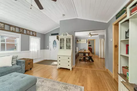 Entry Way - 30 Roy Rd, Hooksett, NH 03106 photo 2 of 3