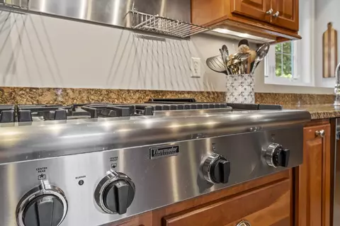 Kitchen - 10 Poplar Rd, Windham, NH 03087 photo 3 of 6