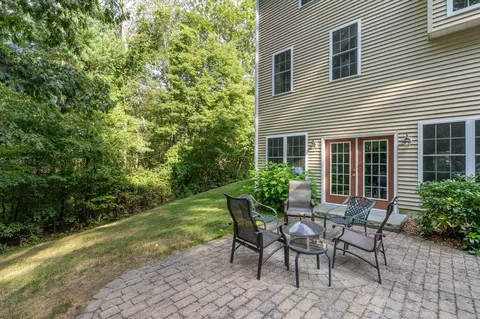 Exterior - 10 Poplar Rd, Windham, NH 03087 photo 5 of 7
