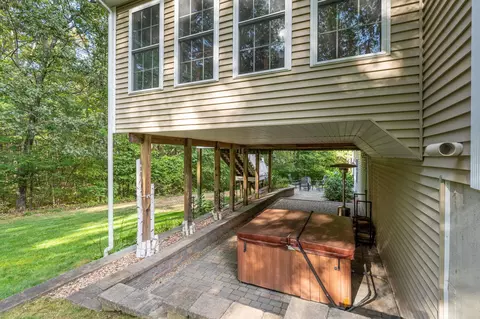 Exterior - 10 Poplar Rd, Windham, NH 03087 photo 6 of 7