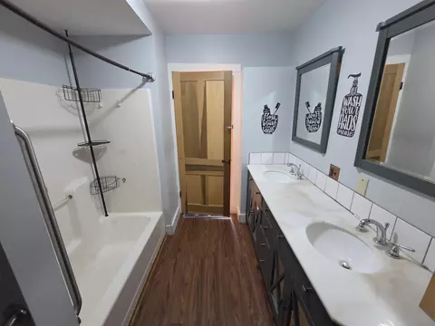 Bath - 128 Elm St, Cabot, VT 05647 photo 1 of 5