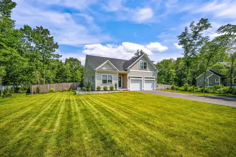 71 Signature Dr, Barrington, NH 03825